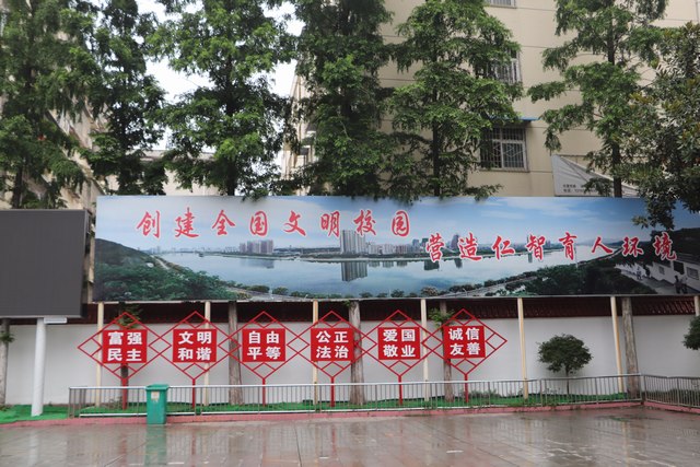 信阳十三小.JPG 信阳十三小.JPG